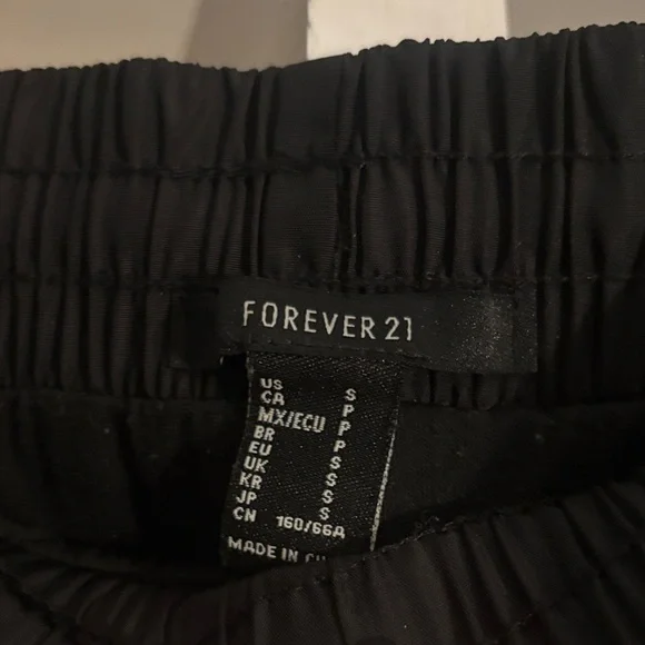 Forever 21 women’s Dark Cargo Pants - Picture 2 of 2